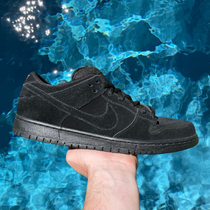 Nike SB Dunk Low 'Blackout' (Used) – Perth Sneaker House