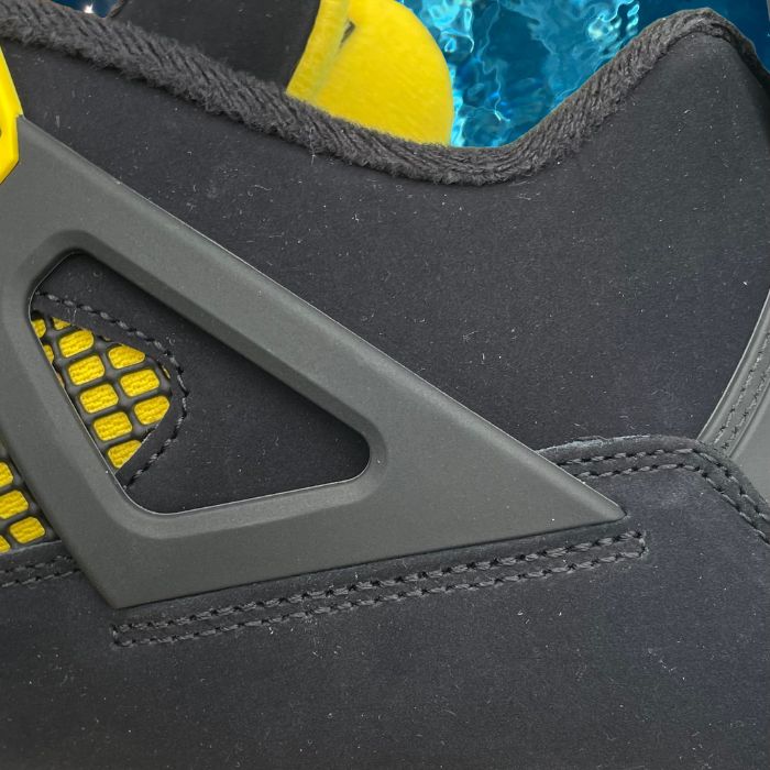 Jordan 4 Retro 'Thunder'