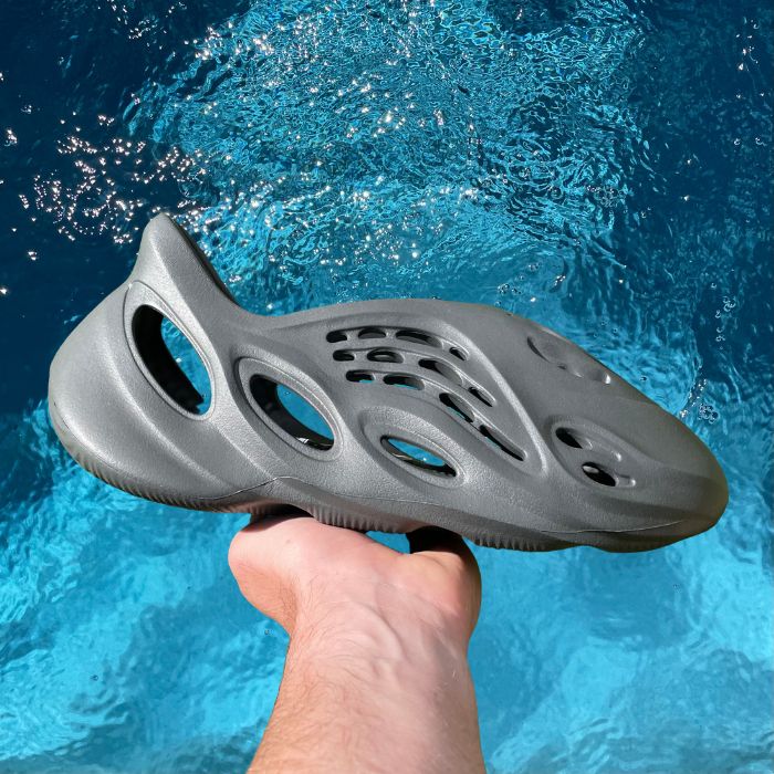 Yeezy Foam Runner 'Carbon'