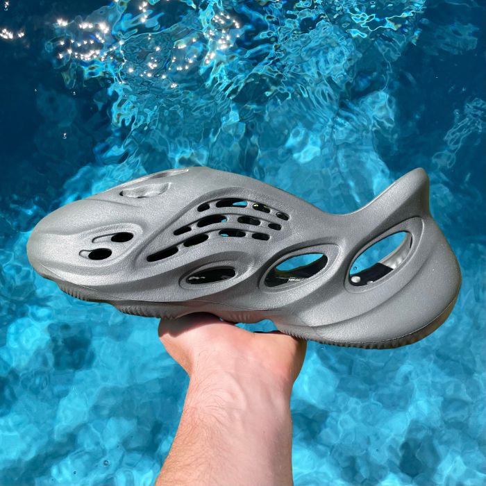 Yeezy Foam Runner 'Carbon'