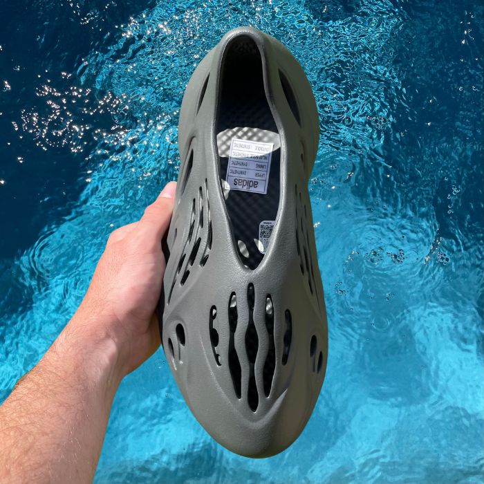 Yeezy Foam Runner 'Carbon'