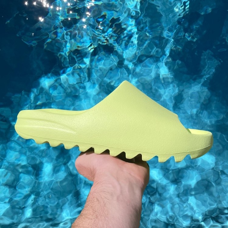 Yeezy Slide 'Green Glow'