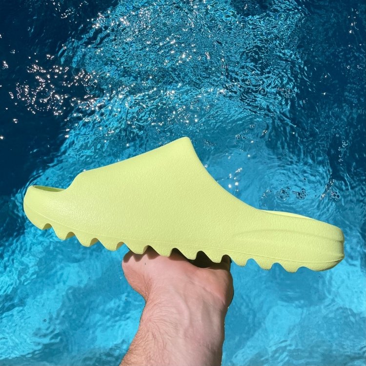 Yeezy Slide 'Green Glow'