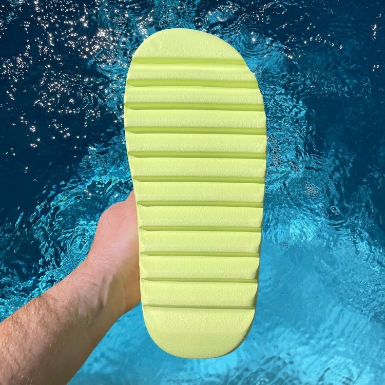 Yeezy Slide 'Green Glow'