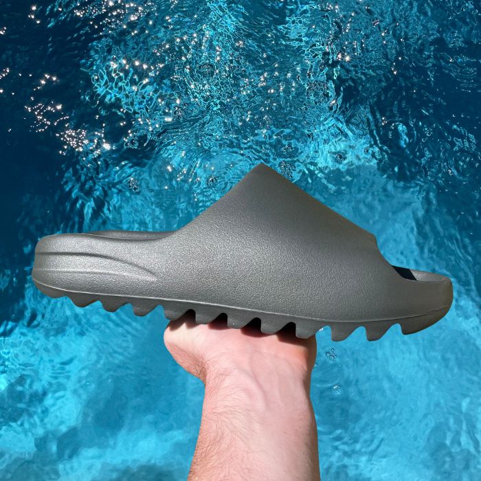 Yeezy Slide 'Dark Onyx'