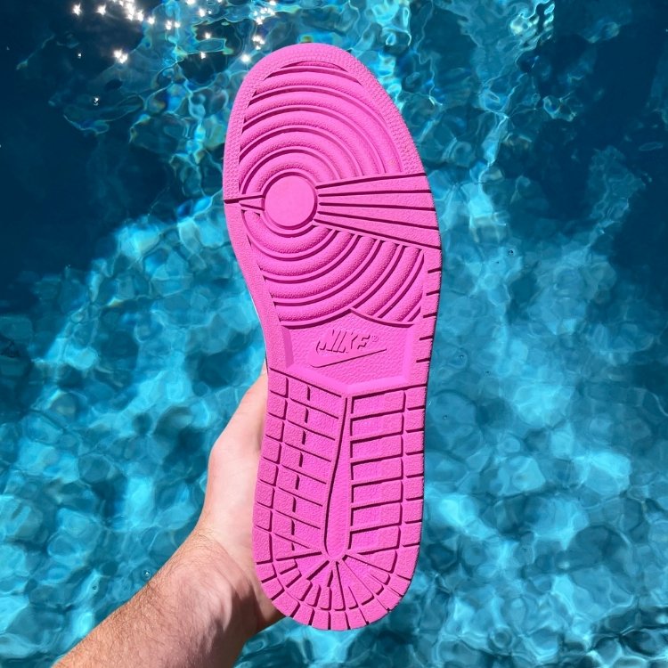 Jordan 1 Low 'Active Fuscia' (Used)