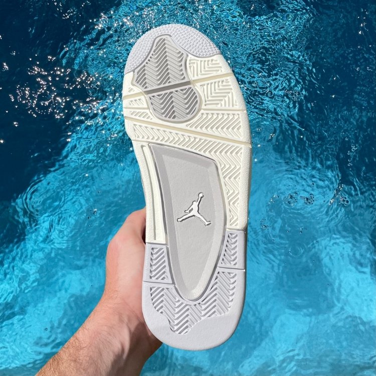 Jordan 4 Retro 'Frozen Moments' (W)