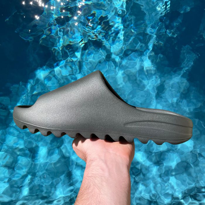 Yeezy Slide 'Dark Onyx'