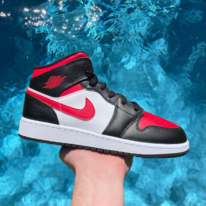 Jordan 1 Mid 'Bred Toe' (GS)