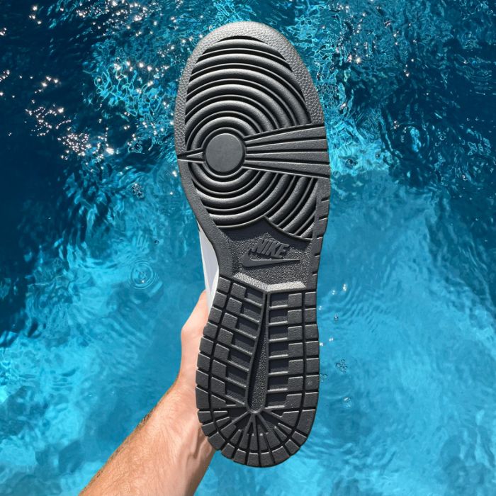 Nike Dunk High 'Panda' (W)