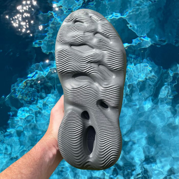 Yeezy Foam Runner 'Carbon' – Perth Sneaker House